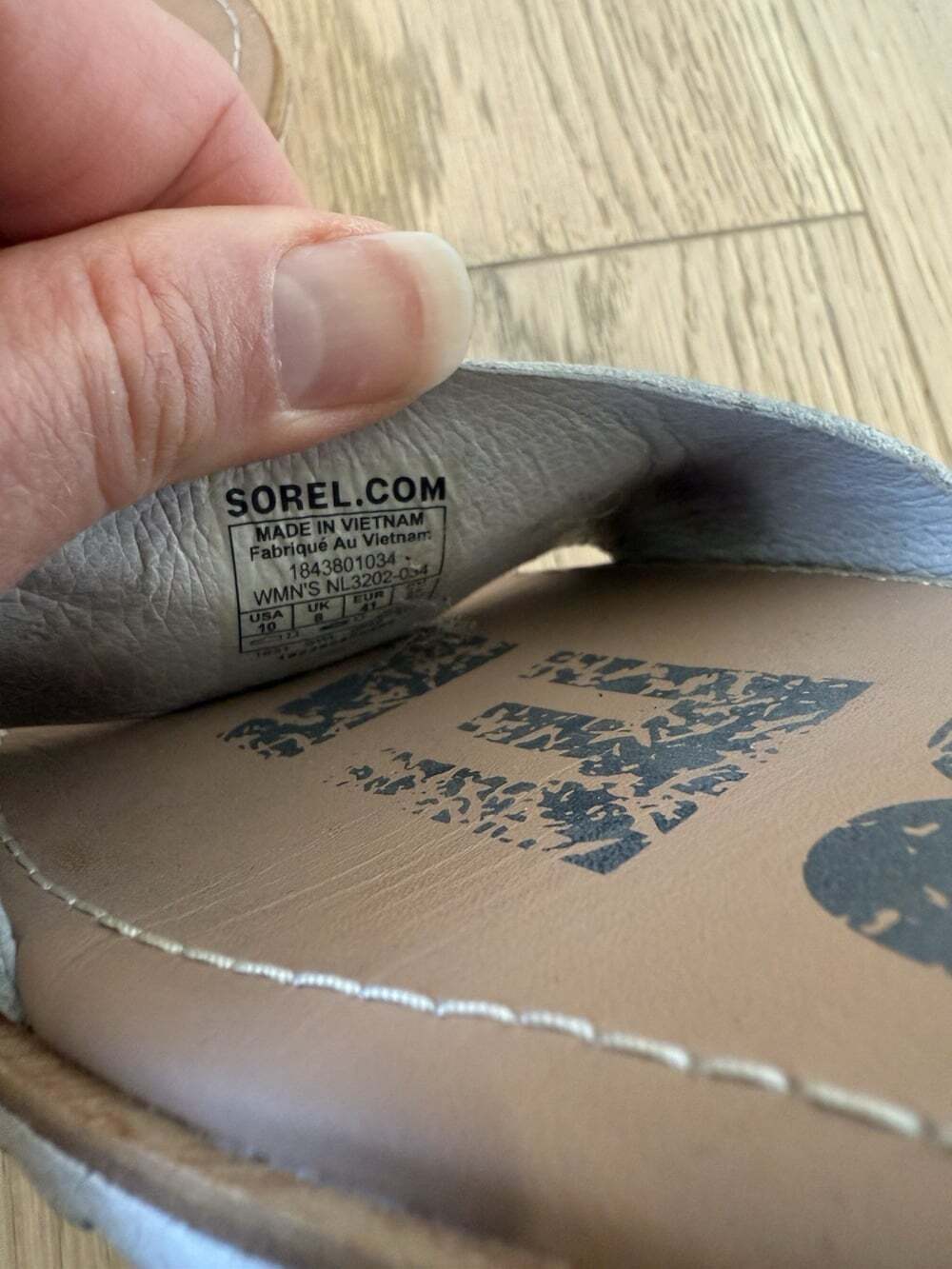 Sorel Ella Sandals Women's 10 Silver Gray Leather Cross Ankle Strap Strappy Flat - Picture 4 of 4